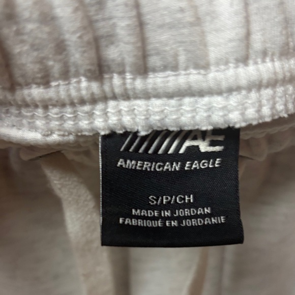 American Eagle Teen AE boy / Men's soft gray AE 24/7 shorts size S - Picture 4 of 5